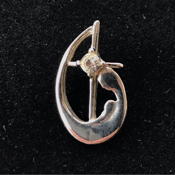 Silver tone Mary Madonna and Jesus child pin with cross and rhinestone - Picture 1 of 5